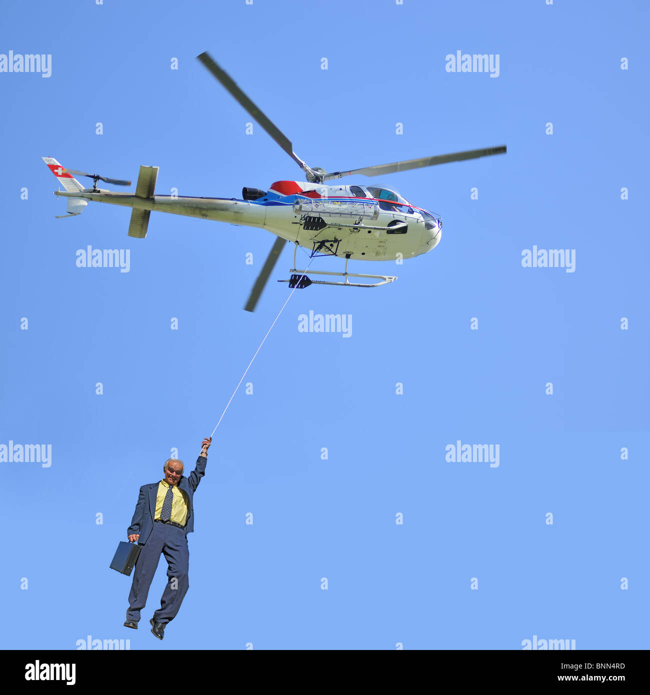 Vol en Hélicoptère Vol Vol de câble de levage levage humour d'avions  d'affaires bref cas humoristique homme costume d'affaires voyage travail  Photo Stock - Alamy