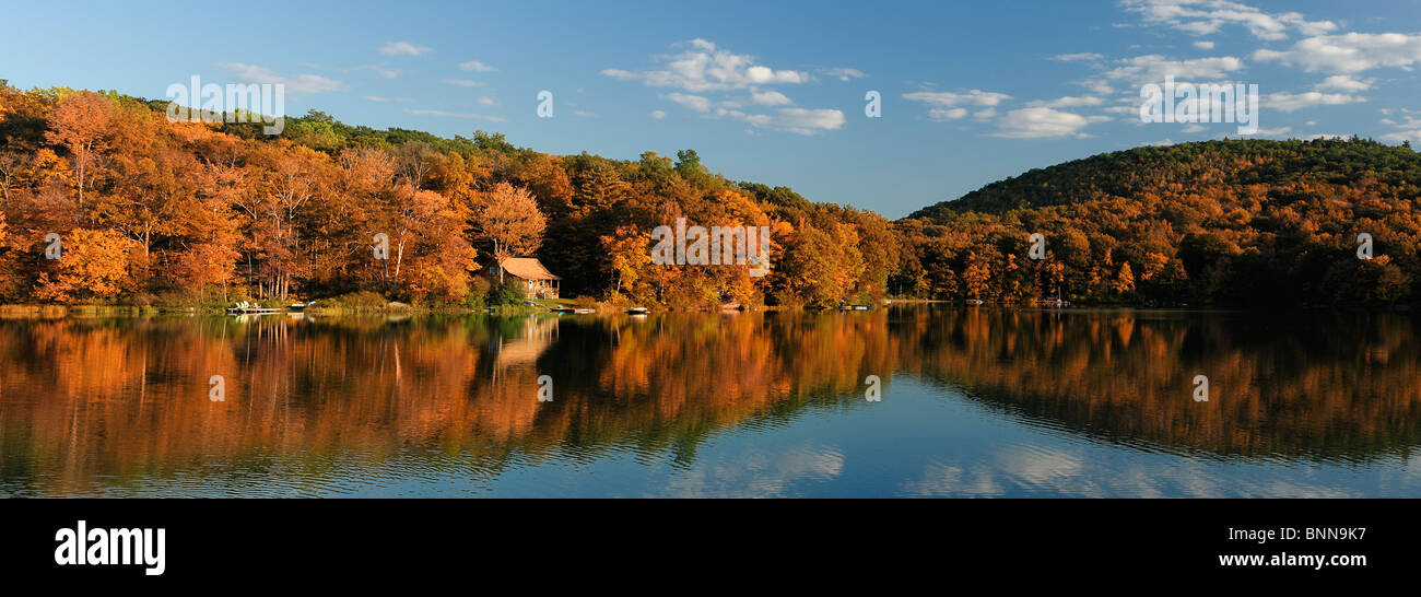 Le lac de Mt. Tom State Park California Bantam USA Amérique États-Unis d'Amérique forêt automne chute d'eau Banque D'Images