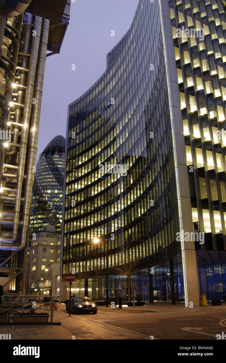 Les immeubles de bureaux et le Gherkin dans la City de Londres, Angleterre Banque D'Images