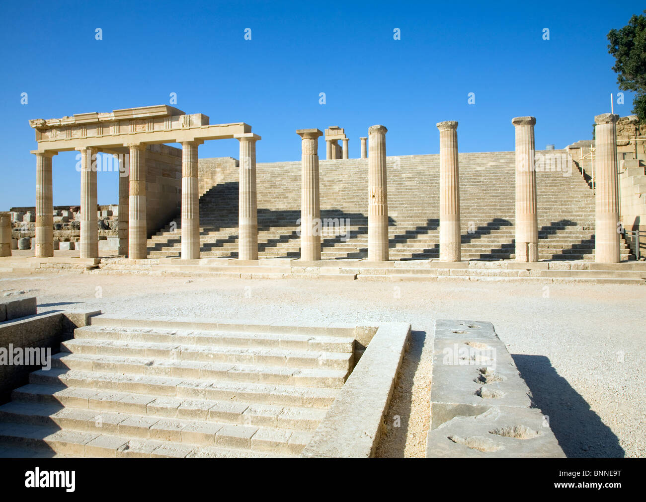 Temple de l'Acropole et les bâtiments, Lindos, Rhodes, Grèce Banque D'Images