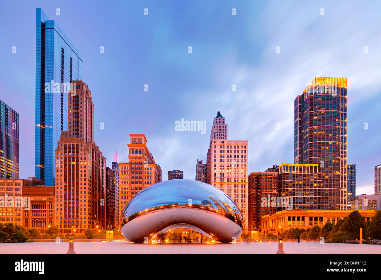 2010 Chicago skyline et Cloud Gate, Illinois, IL Banque D'Images