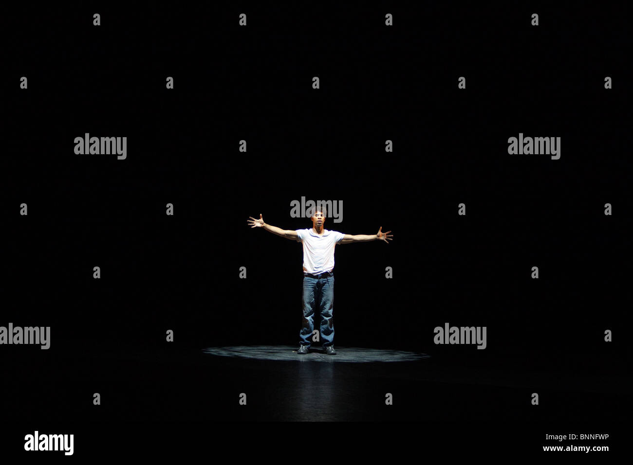 Le danseur cubain Carlos Acosta performing Premières au London Coliseum, Londres, Angleterre, Royaume-Uni, Europe Banque D'Images