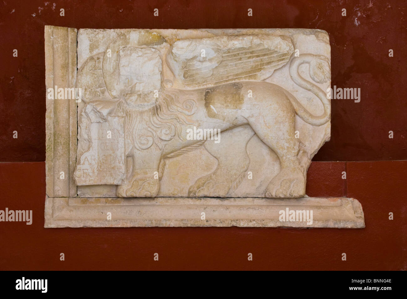 Plaque de pierre du Lion de Saint Marc à l'ancienne forteresse vénitienne dans la ville de Corfou, sur l'île grecque de Corfou Grèce GR Banque D'Images