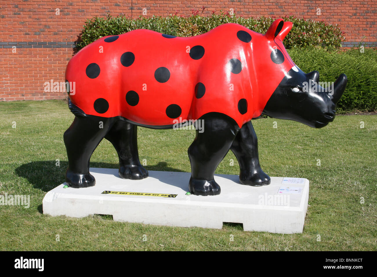 Ladybug Rhino. Une partie de l'exposition d'Art Rhinomania Chester. Prise à Cheshire Oaks, UK Banque D'Images