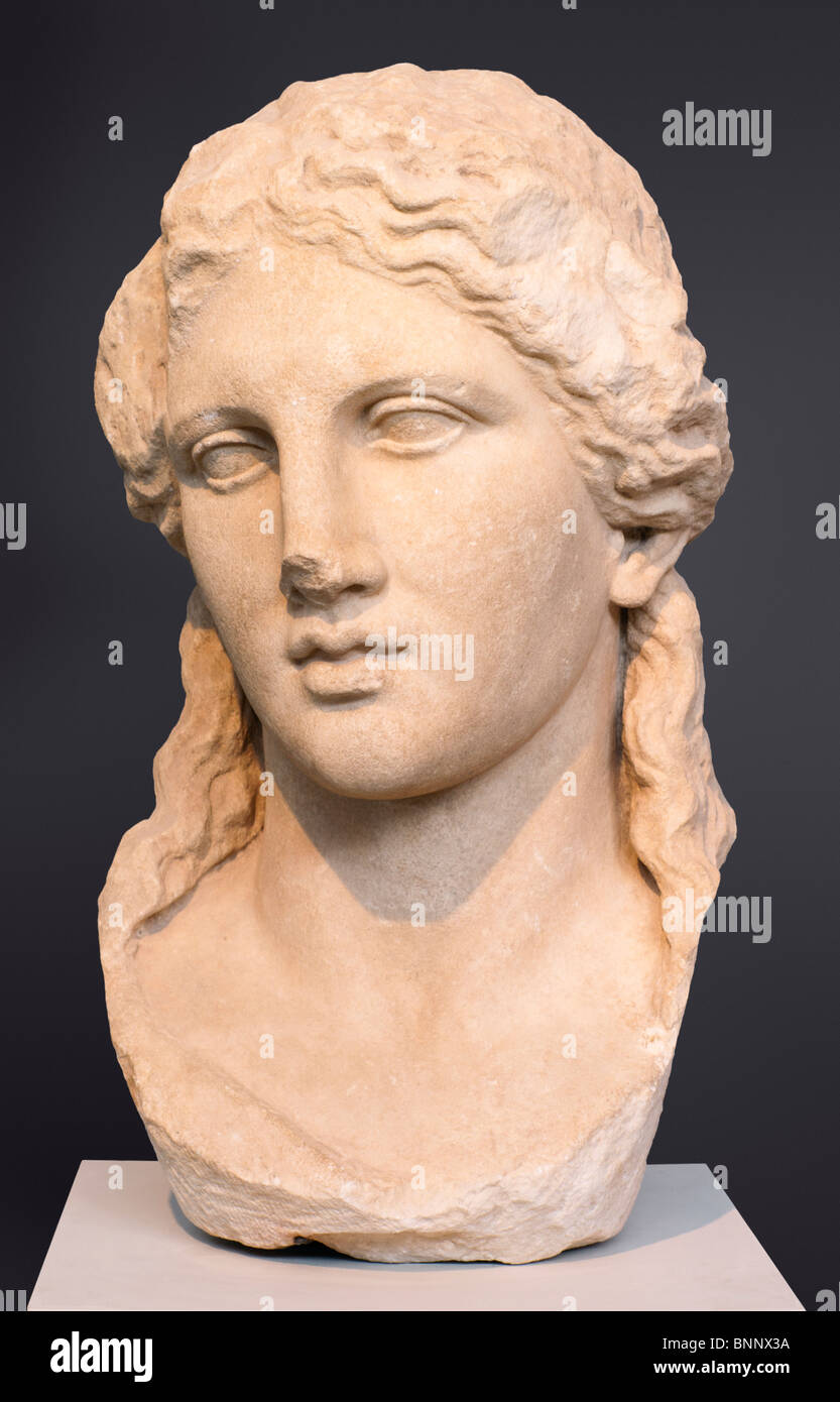 Tête de Dionysos dans le Musée Archéologique de Thasos. Monument de l'est du sanctuaire de Dionysos. 4e ch. BC. Banque D'Images