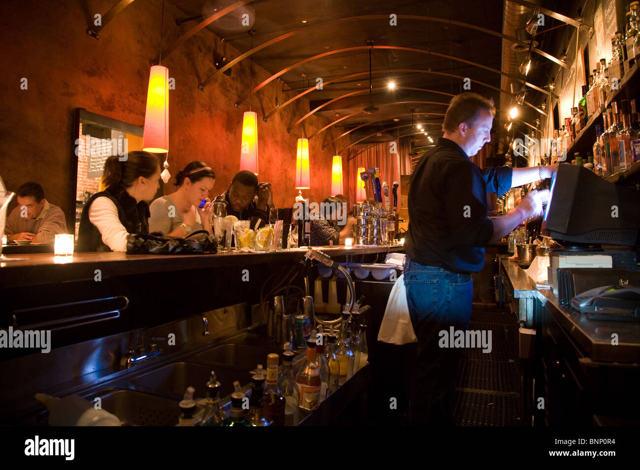 Intérieur d'un bar à vin, Norwalk, États-Unis Banque D'Images