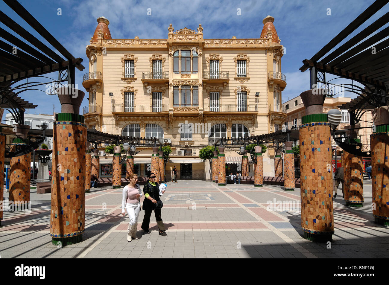 La Reconquista Department Store (1915), Art Nouveau ou un bâtiment moderniste par Enrique Nieto, & Menendez Square, Melilla, Espagne Banque D'Images