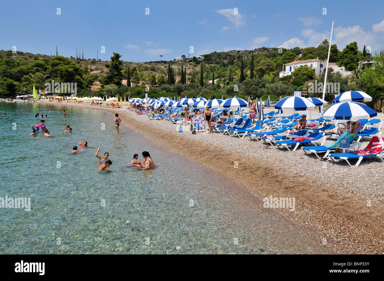 La plage d''Agii Anargiri, l'île de Spetses, Grèce Banque D'Images