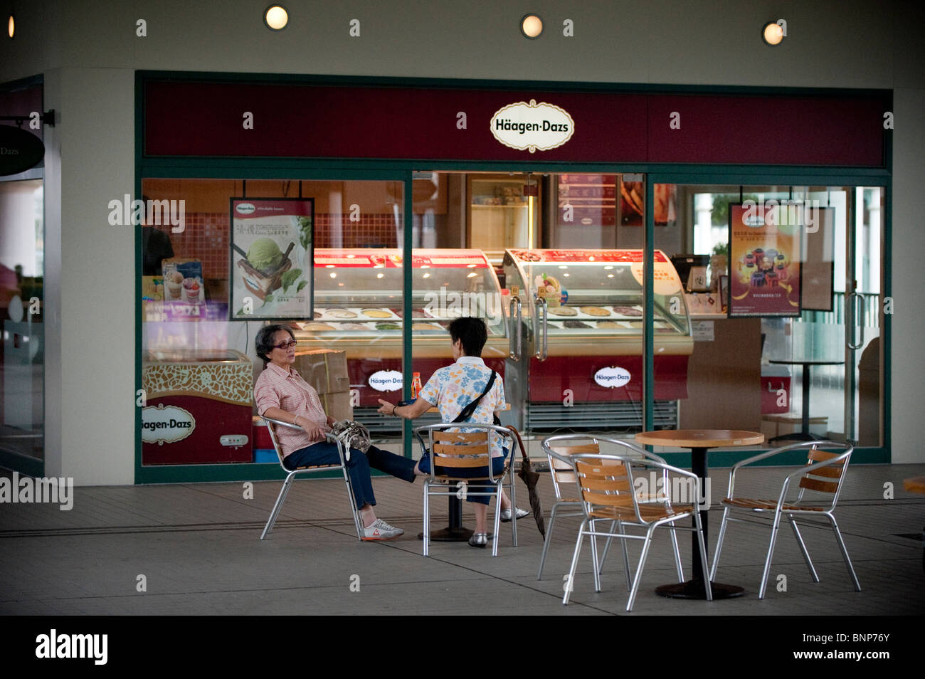 Haagen-Dazs est populaire en Asie. Ici sur le Star Ferry Pier, Hong Kong Banque D'Images