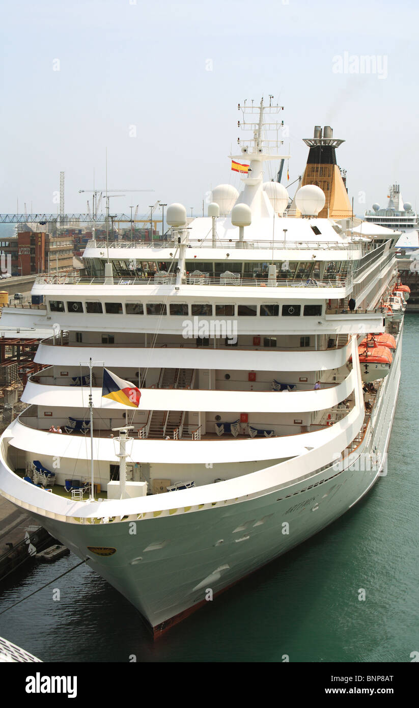 P & O liner 'Artémis' aux côtés d'amarrage de Barcelone.L'Espagne. Banque D'Images