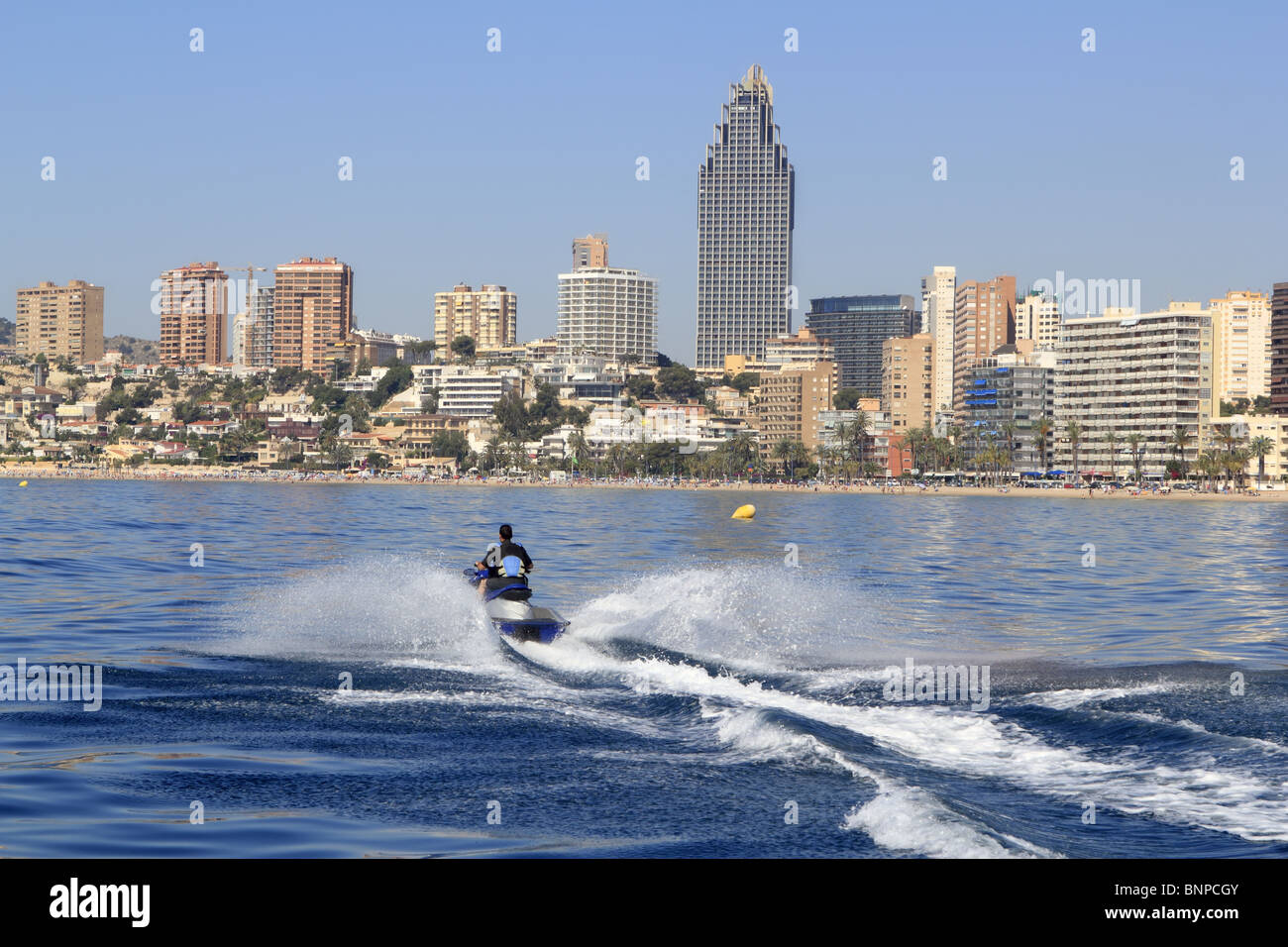 Benidorm Alicante Privince plage vue de la mer Méditerranée bleue Banque D'Images