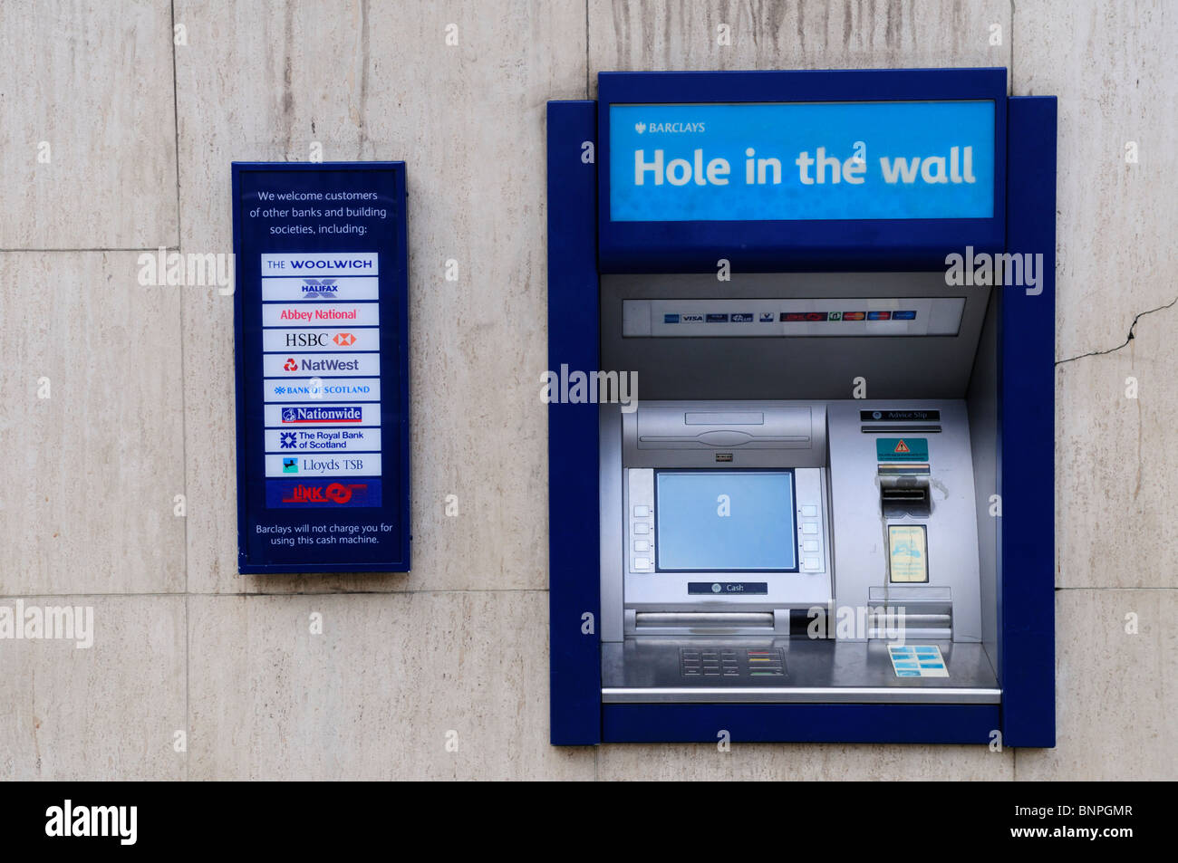 La banque Barclays trou dans le mur, distributeur automatique de billets, London, England, UK Banque D'Images