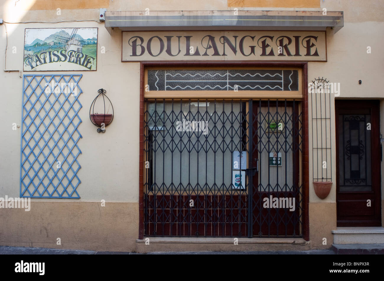 Arles, France, façades de magasins d'époque, ancienne boulangerie française, boulangerie, pâtisserie française Provence Banque D'Images