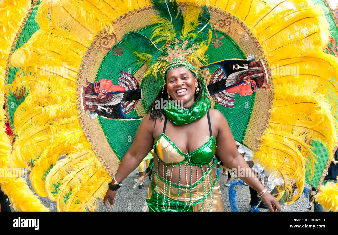 Carnaval de Birmingham Street Procession quitte Handsworth Park. L'événement biennal est un festival haut en couleurs d'Afrique célèbrent-C Banque D'Images