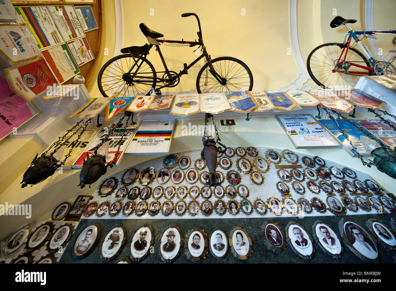 Musée du cyclisme Banque de photographies et d'images à haute résolution -  Alamy