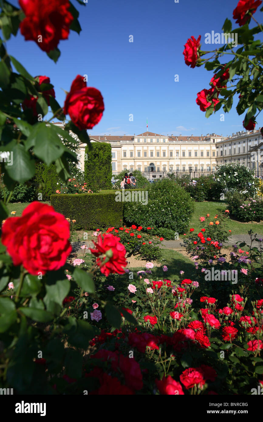 Jardin de roses dans le Royal Villa (Villa Reale), Monza, Italie Banque D'Images