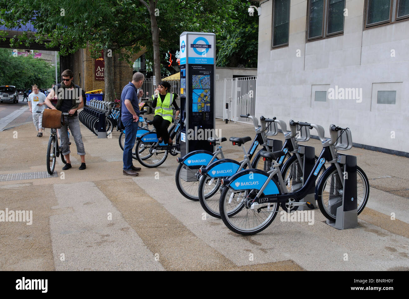 Schéma du cycle public conjointement avec Barclay's et Transport for London cycles à la station d'accueil sur la rive sud de Londres Banque D'Images