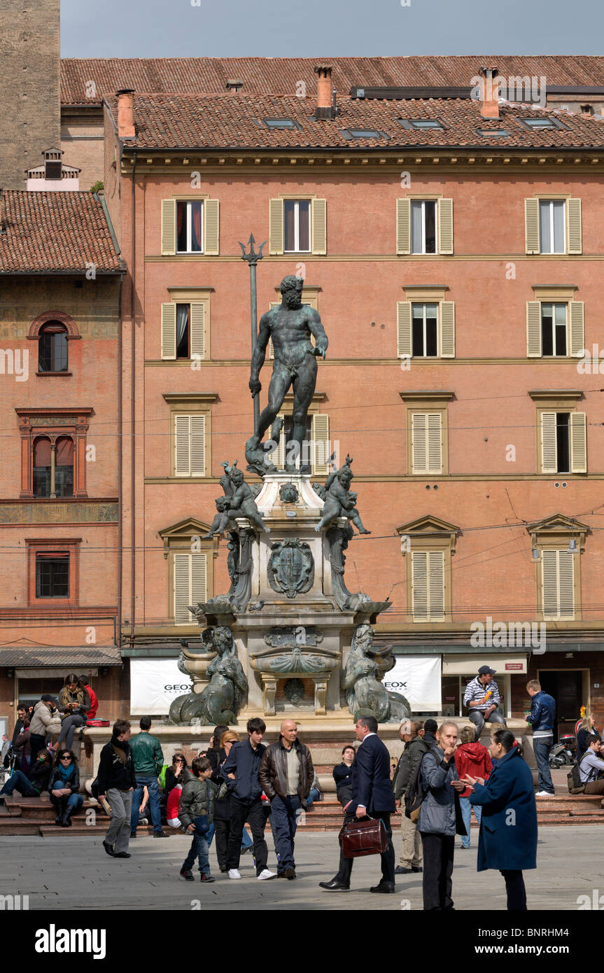 Fontana del Nettuno(fontaine de Neptune) statue de Neptune de la Piazza Nettuno Piazza Maggiore, Bologne, Italie Banque D'Images