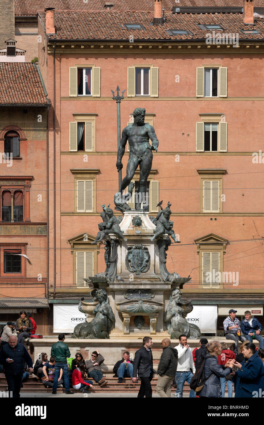 Fontana del Nettuno(fontaine de Neptune) statue de Neptune de la Piazza Nettuno Piazza Maggiore, Bologne, Italie Banque D'Images