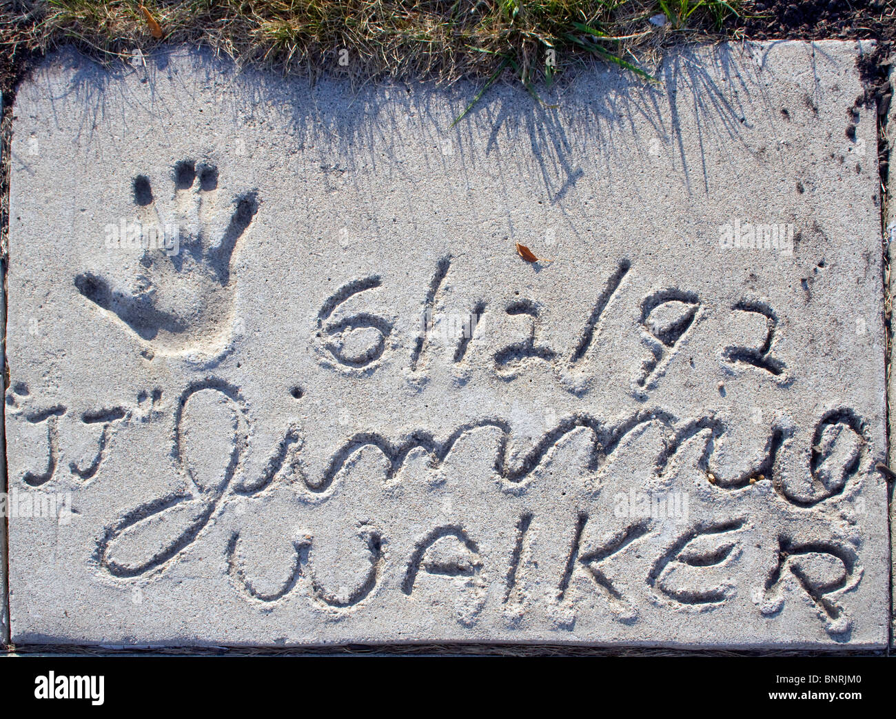 Les empreintes de mains de Jimmie Walker sont immortalisées sur le Fargo Walk of Fame à Fargo, Dakota du Nord, célébrant son « Dy-no-Mite ! » célébrité de la télévision. Banque D'Images