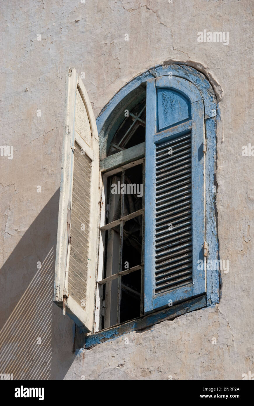 L'Afrique, Maroc, Casablanca. Fenêtre bleu. Banque D'Images