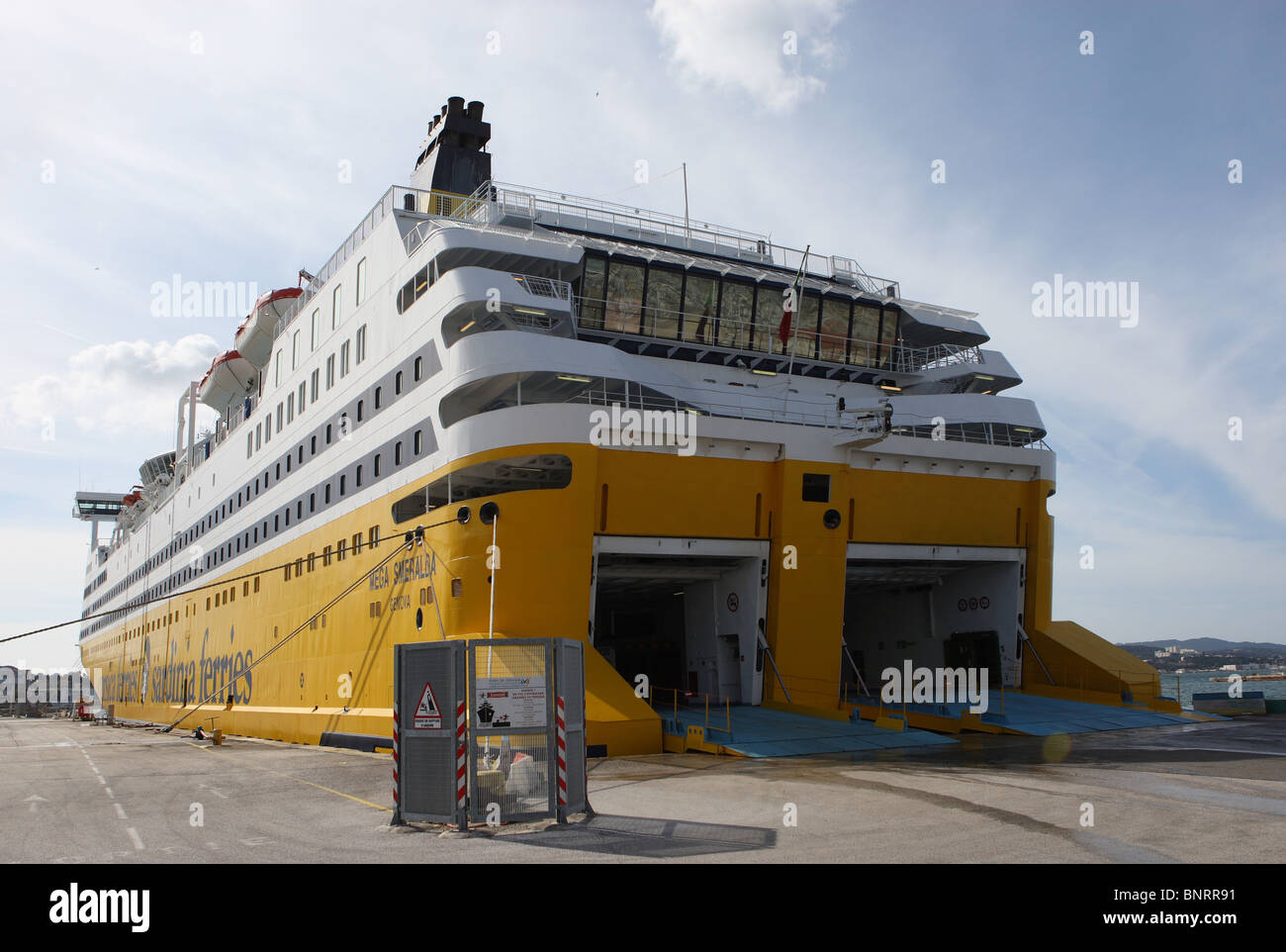 Corse et Sardaigne ferry dans le port de Toulon, France, Banque D'Images