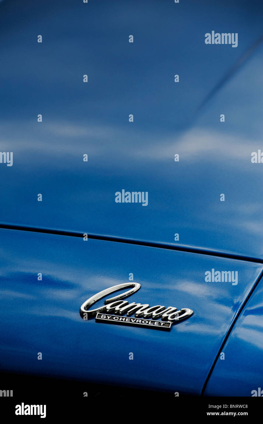 Chevrolet Camaro badge sur capot. Classic American car Banque D'Images