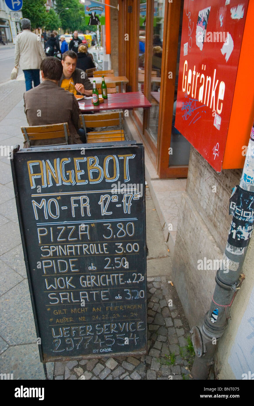 Snack-bar extérieur est de Berlin Friedrichshain Allemagne Eurore Banque D'Images