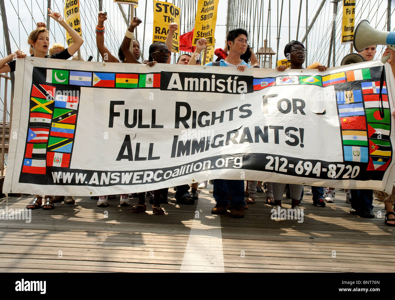 Le "Nous sommes tous Arizona' mars s'est tenue à New York le 29 juillet, Brooklyn-Manhattan, pour protester contre le SB 1070 Loi de l'Arizona. Banque D'Images