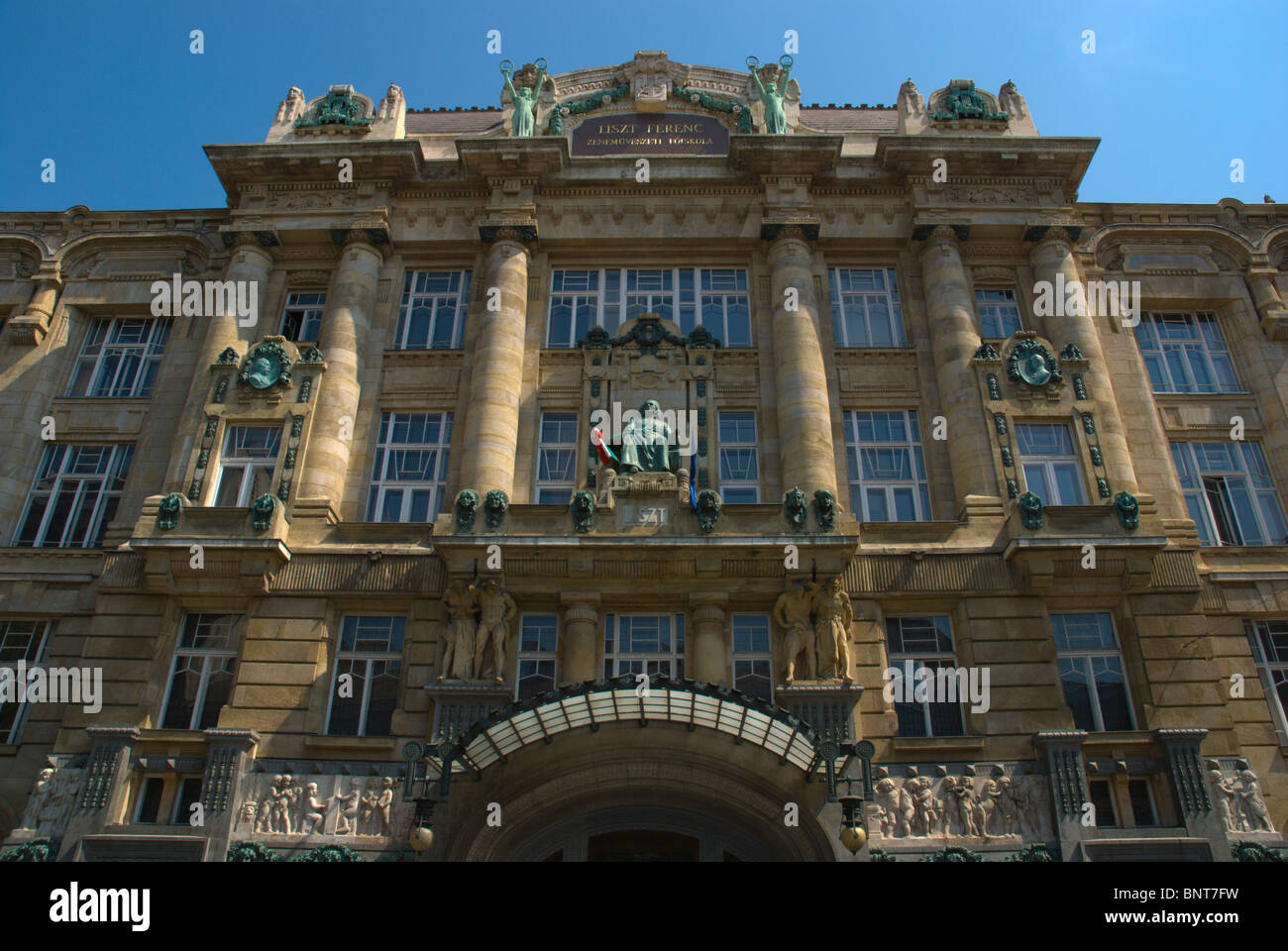 Liszt Ferenc (Franz Listz) Façade de l'Académie de musique Liszt Ferenc ter, dans le centre de Budapest Hongrie Europe Banque D'Images