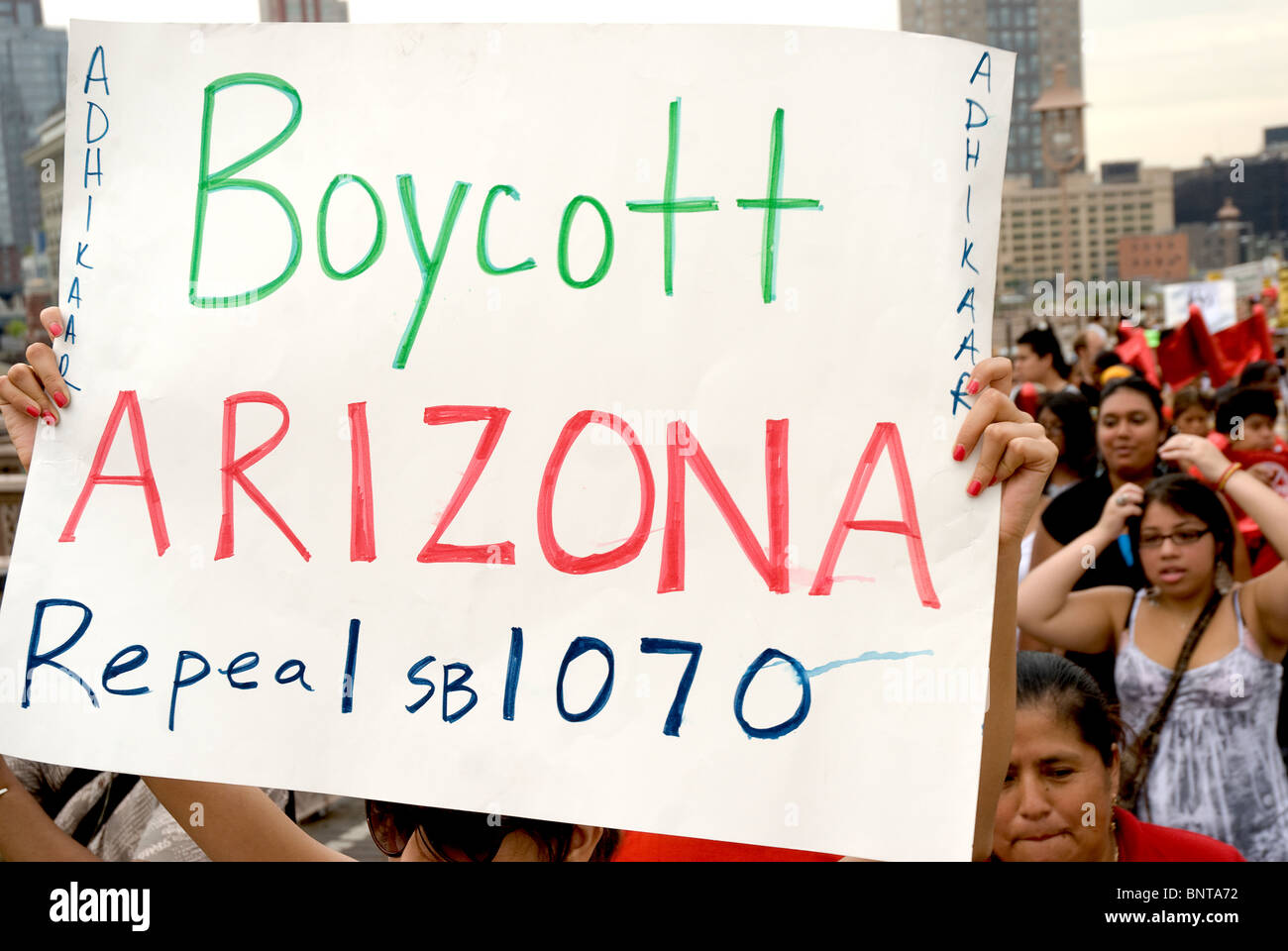 Le "Nous sommes tous Arizona' mars s'est tenue à New York le 29 juillet, Brooklyn-Manhattan, pour protester contre le SB 1070 Loi de l'Arizona. Banque D'Images