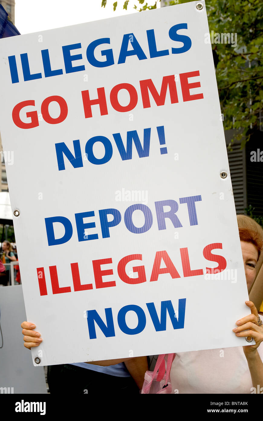 Le "Nous sommes tous Arizona' mars à New York le 29 juillet, Brooklyn-Manhattan, pour protester contre le droit de l'Arizona SB 1070 -- voir la description. Banque D'Images
