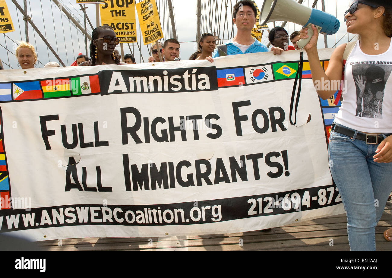 Le "Nous sommes tous Arizona' mars s'est tenue à New York le 29 juillet, Brooklyn-Manhattan, pour protester contre le SB 1070 Loi de l'Arizona. Banque D'Images