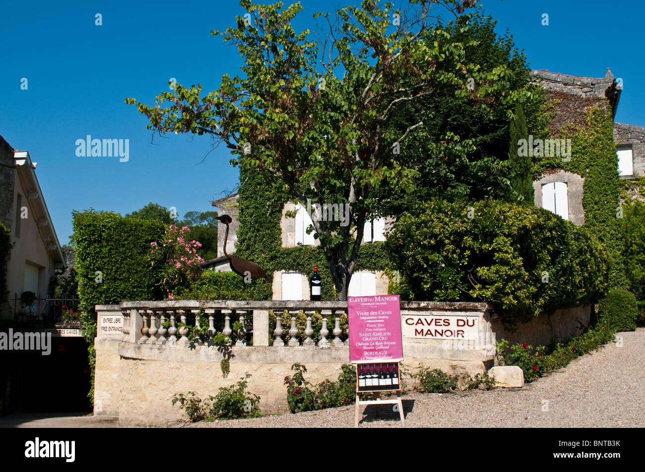 Cave à vin, cave du manoir, Vignobles Galhaud, St Emilion, Bordeaux, France Banque D'Images