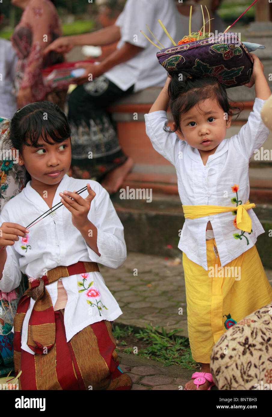 L'INDONÉSIE, Bali, Galungan festival, cérémonie religieuse, les enfants, les gens, Banque D'Images