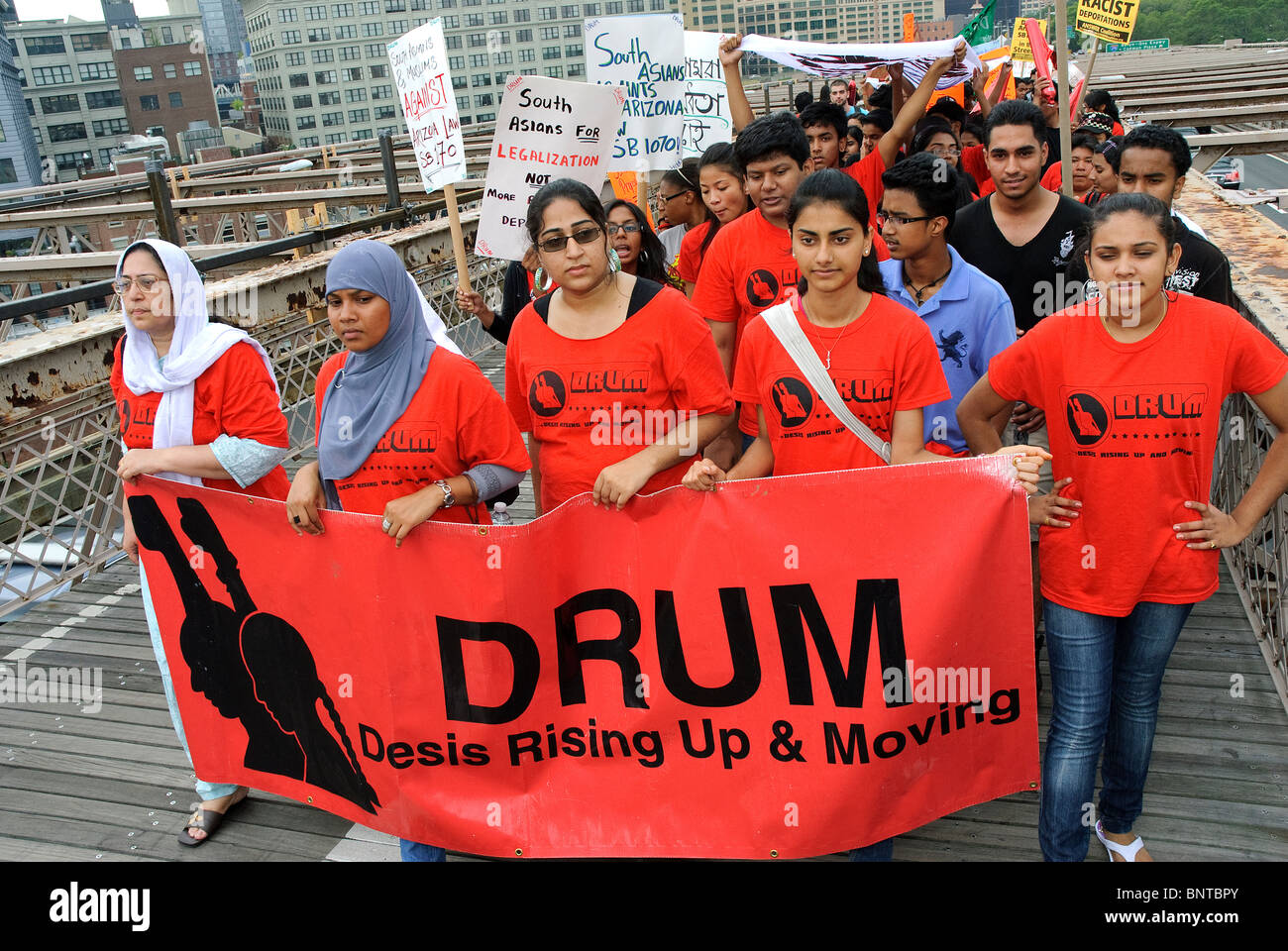 Le "Nous sommes tous Arizona' mars s'est tenue à New York le 29 juillet, Brooklyn-Manhattan, pour protester contre le SB 1070 Loi de l'Arizona. Banque D'Images