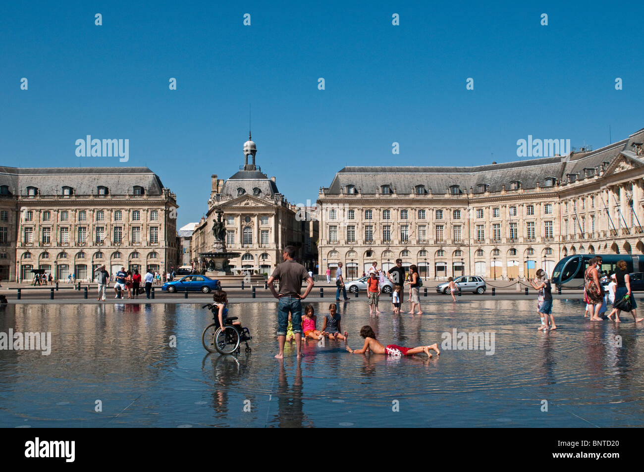 Le miroir de l'eau en face de la place de la Bourse, Bordeaux, France Banque D'Images