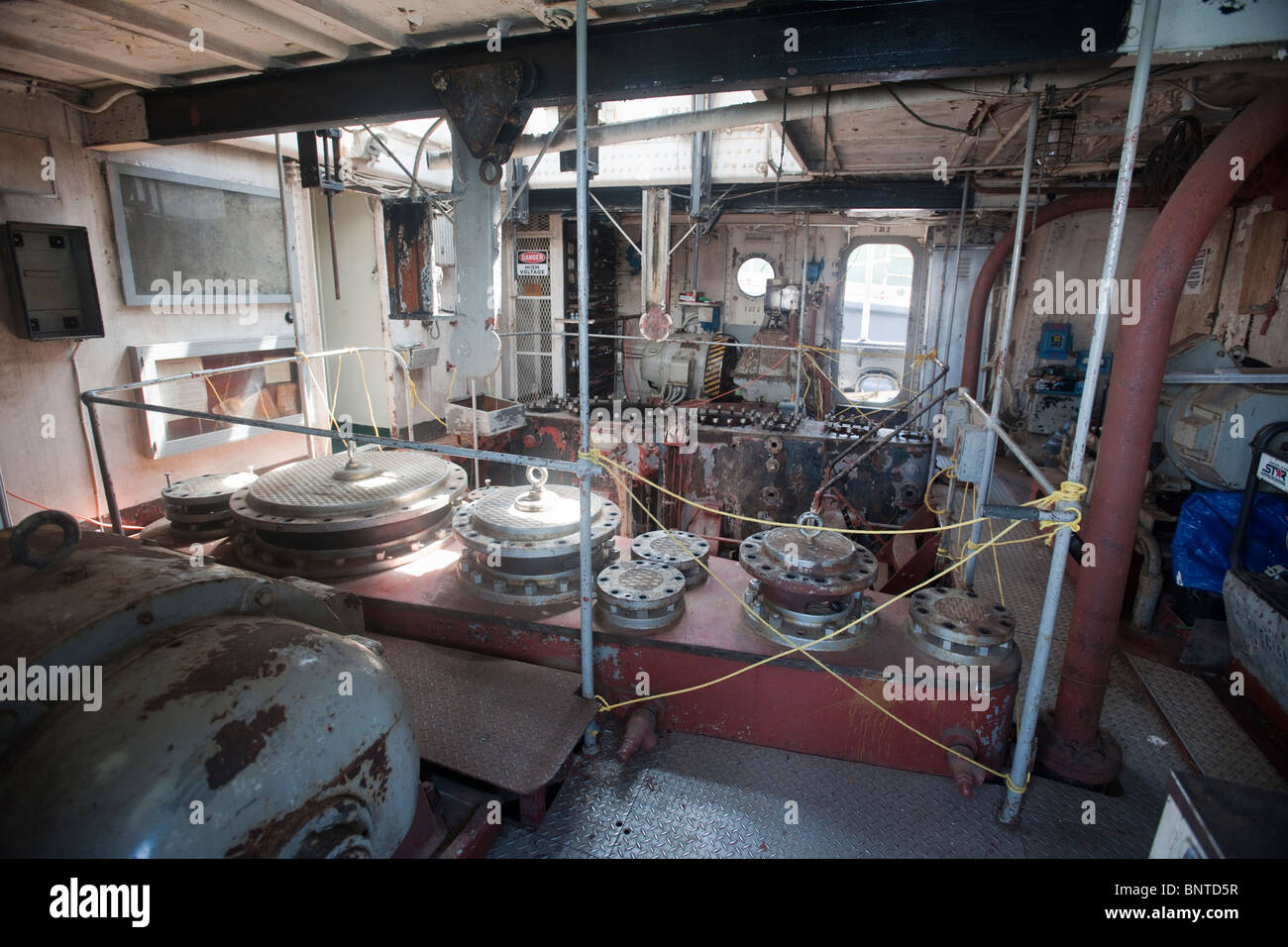 La salle des machines à vapeur de l'offre phare désaffecté le S.S. Lilac est vu à Brooklyn à New York Banque D'Images
