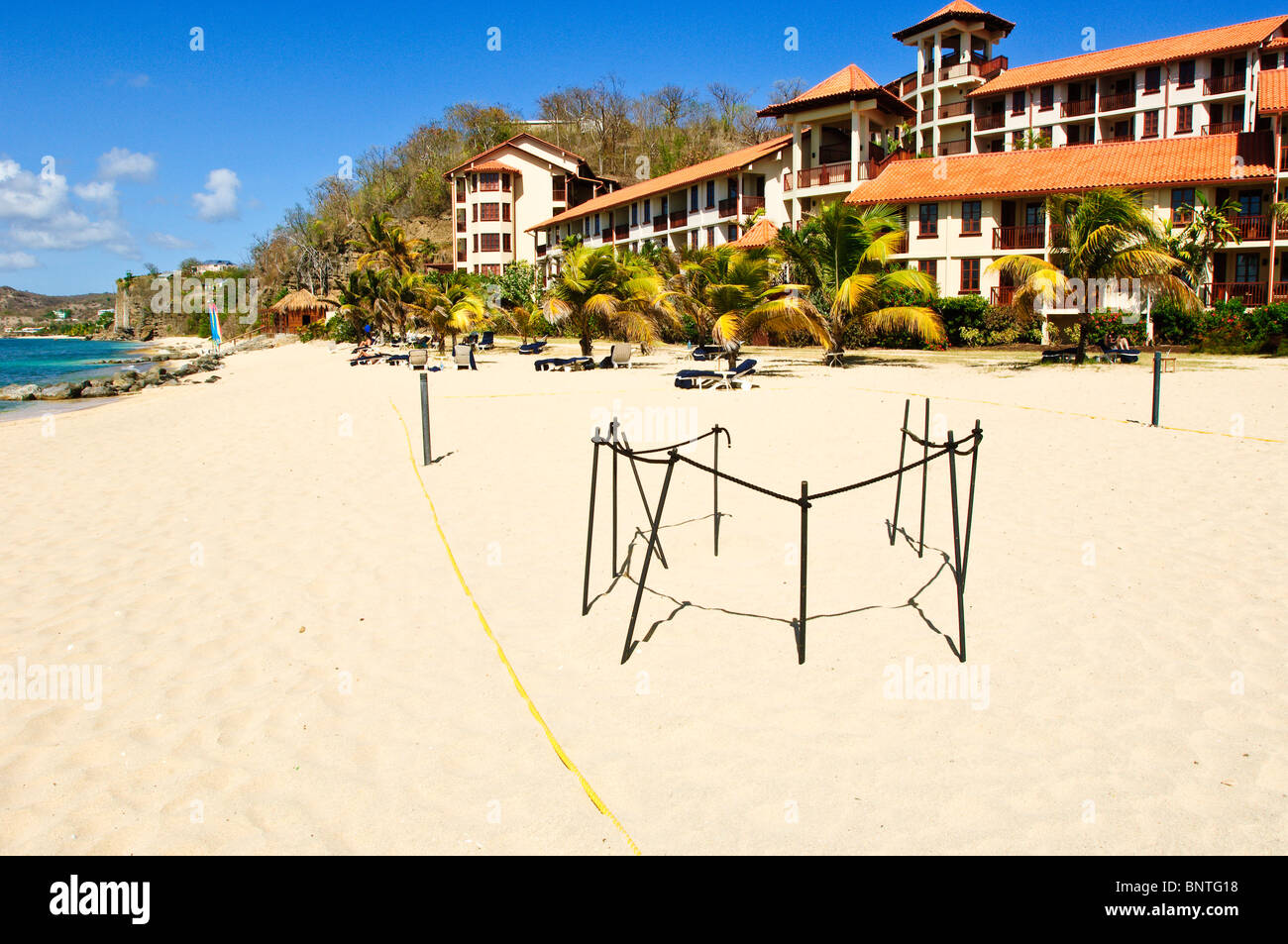 La Grenade, LaSource Resort. Clôturé dans les tortues de mer nichent sur la plage. Banque D'Images