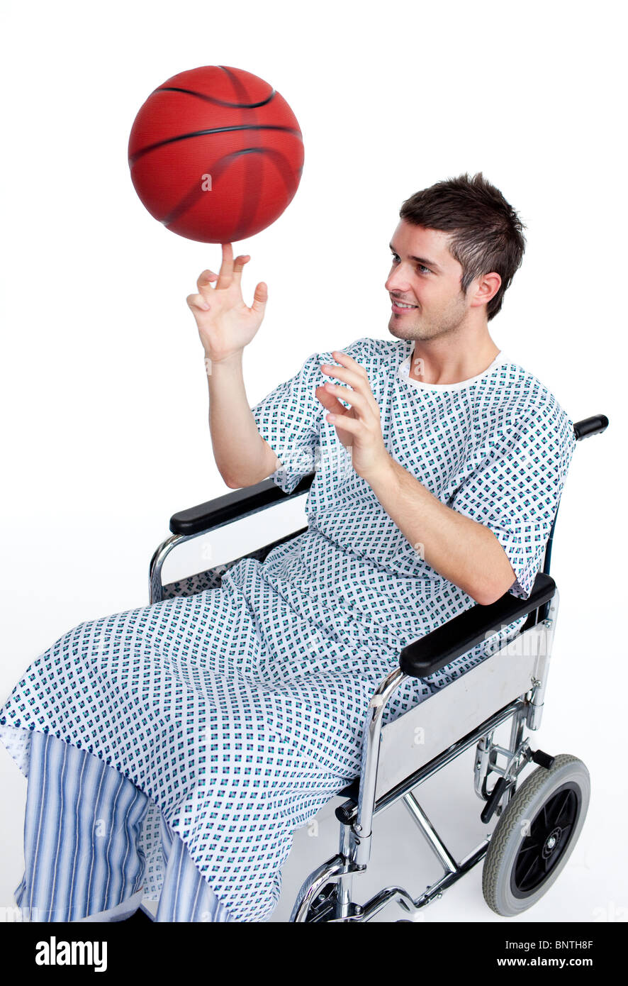 Patient in wheelchair attrayant avec un ballon Banque D'Images