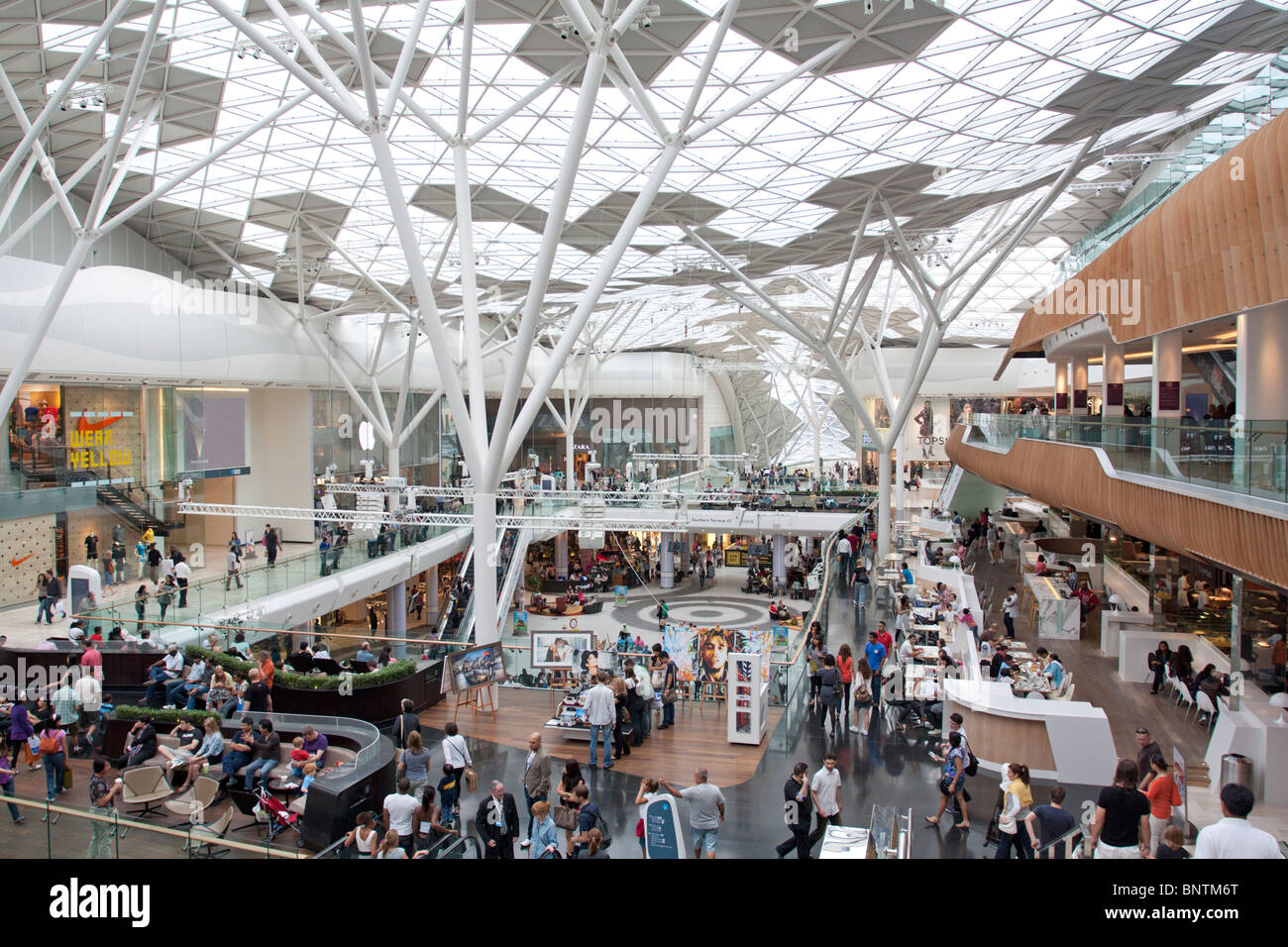 Un atrium central - Westfield Shopping Centre - Shepherd's Bush - Londres Banque D'Images