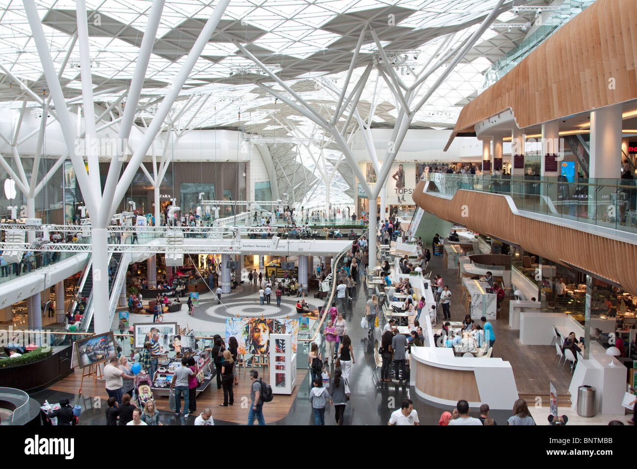 Un atrium central - Westfield Shopping Centre - Shepherd's Bush