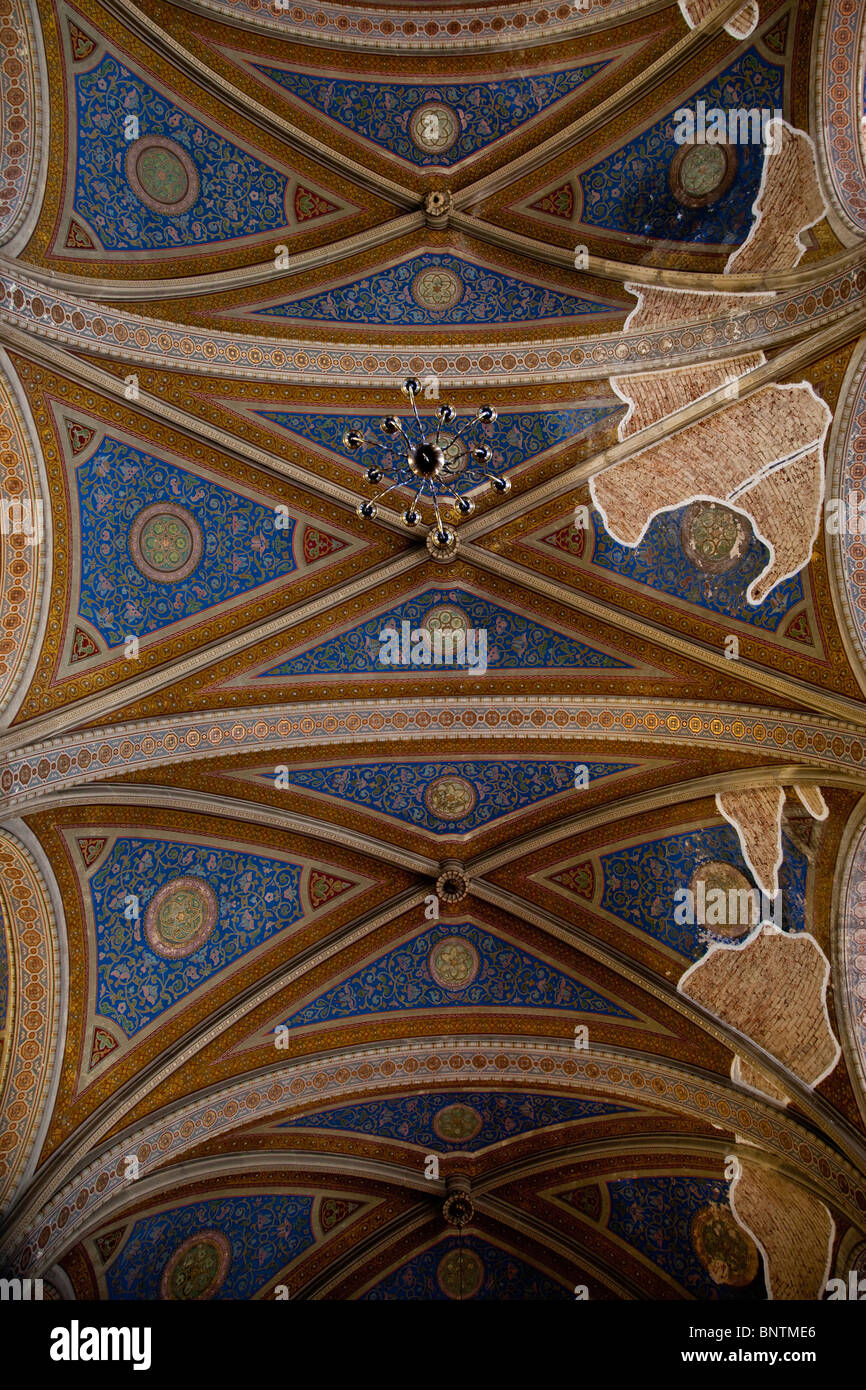 Plafond endommagé de la Grande Synagogue de Plzeň. Banque D'Images