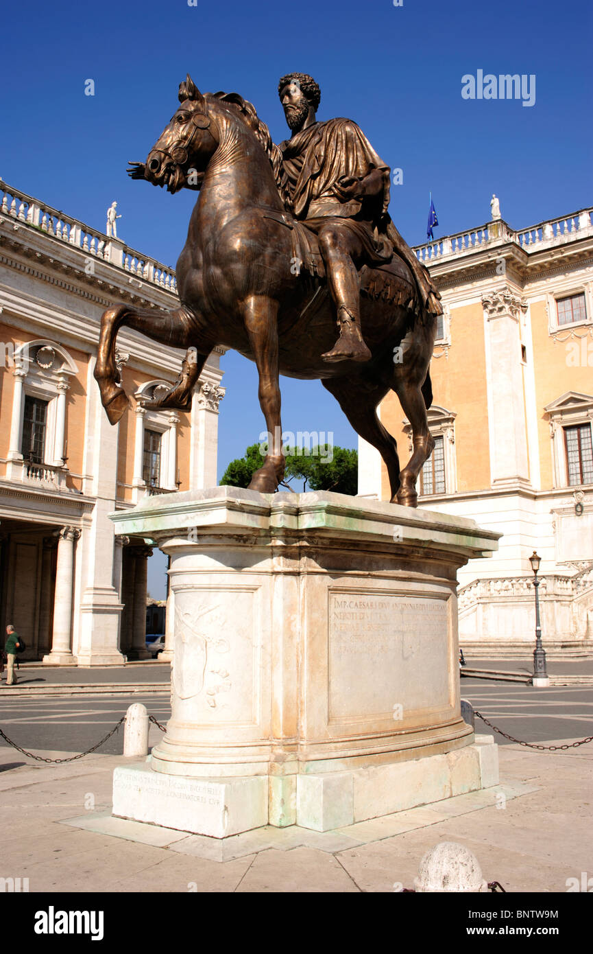 Italie, Rome, Piazza del Campidoglio, statue de Marcus Aurelius Banque D'Images