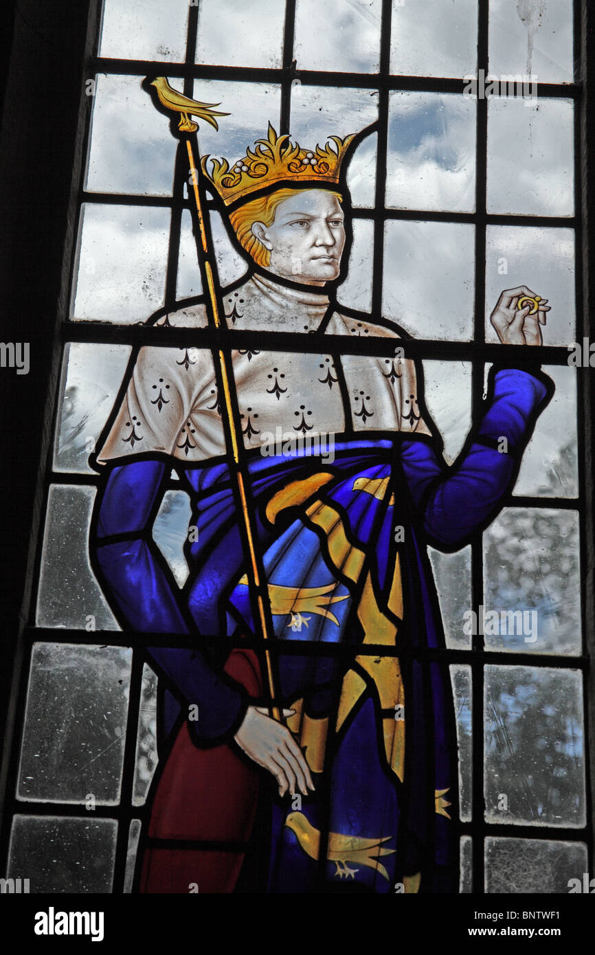 Vitraux de Hugh Ray Easton (1906-1965) représentant St Edward le confesseur, église St Denys, Little Compton, Warwickshire Banque D'Images