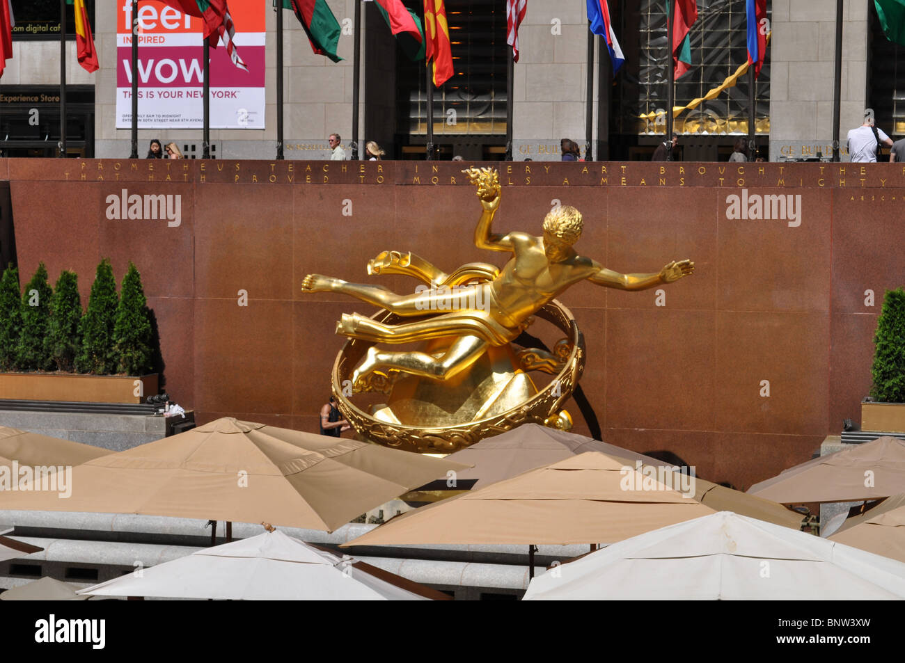 Bronze statue dorée de la légende grecque du Titan Prométhée au Rockefeller Center Banque D'Images