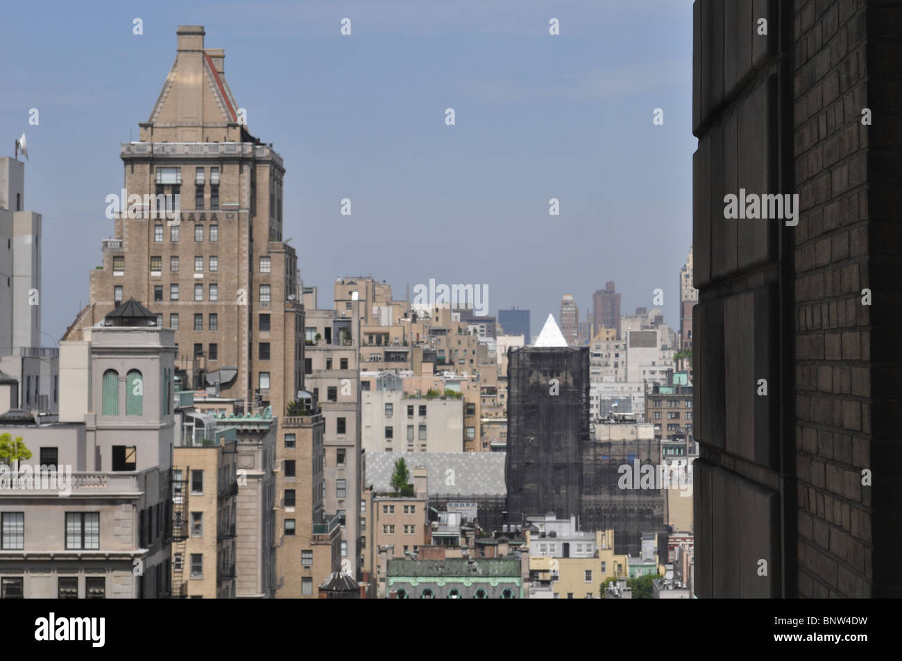 La Pierre, l'emblématique phare américain de Taj Hotels sur la Cinquième Avenue de New York donnant sur Central Park vue fenêtre Banque D'Images