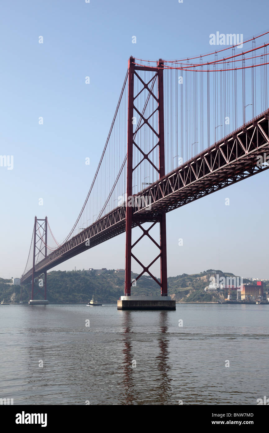 Le Pont 25 de Abril - suspension de pont sur le Tage à Lisbonne, Portugal Banque D'Images