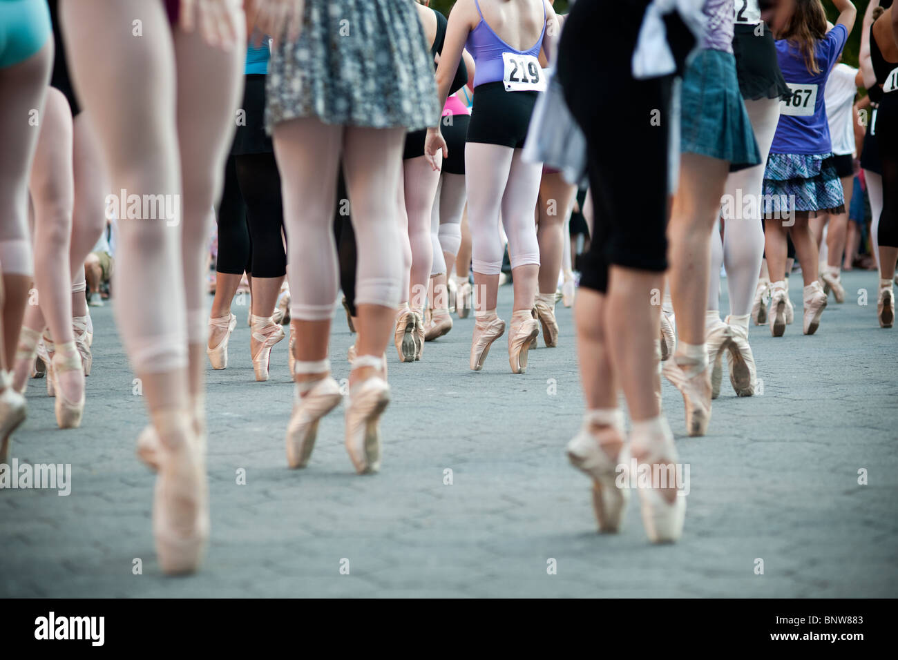 Des centaines de ballerines se rassembler dans Central Park à New York pour briser le record mondial Guinness des 'plus ballerines en Pointe' Banque D'Images