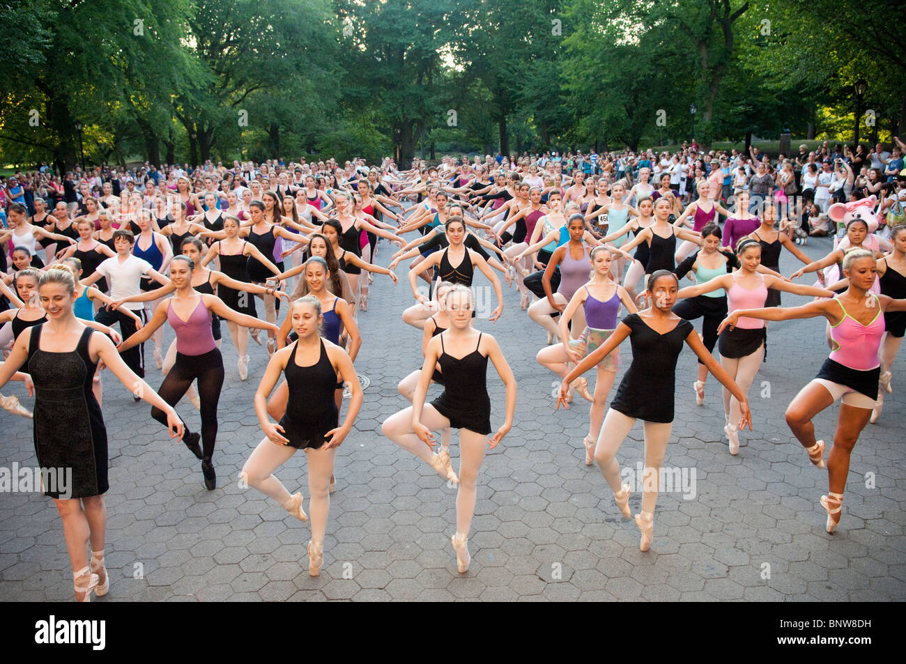 Des centaines de ballerines se rassembler dans Central Park à New York pour briser le record mondial Guinness de ballerines en pointe Banque D'Images